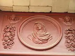 Détail sur une des portes.