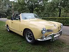 Une VW Karmann Ghia Cabriolet de 1968.