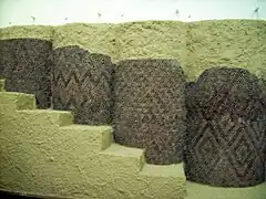 Colonnes décorées de mosaïques retrouvées dans un bâtiment de l'Eanna archaïque. Pergamon Museum.