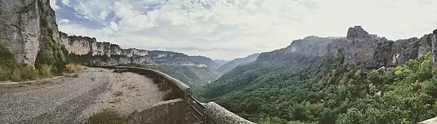 Vue panoramique depuis le pas de l'Escalette (ancienne RN 9).