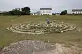 Lesconil : labyrinthe de galets dessiné sur la dune en 2011.