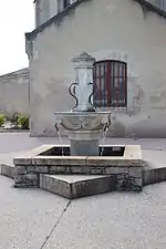 Fontaine de la place de l’Église.
