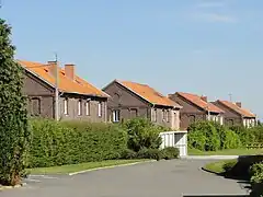 L'alignement des habitations des contremaîtres.