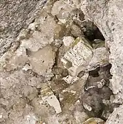 Weloganite - Carrière Francon, Québec, Canada - (6x4.5 XX2.5 cm)