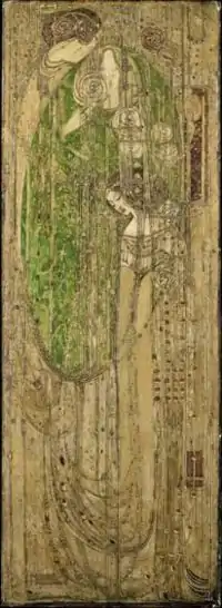 Vue d’une frise murale verticale.