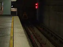 La station est actuellement le terminus de la ligne D.