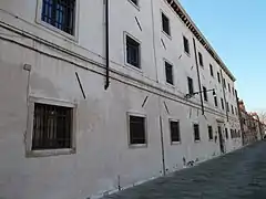 ancien couvent reconverti en prison de femmes