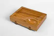 Image d'une assiette à sashimi en yakusugi