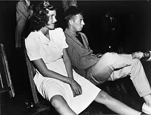 Jeune couple à un bal de débutantes, Philadelphie, 1940