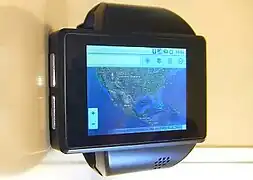 La montre téléphone Android Z1, un smartphone en forme de montre-bracelet.