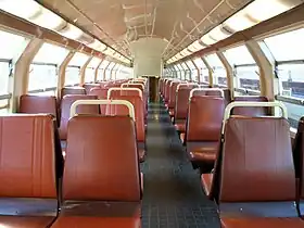 Intérieur d'une remorque non rénovée.