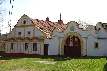 Hameau de Zahrádka : architecture locale inspirée du baroque.