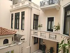 Cour intérieure du palais restauré depuis l'est.