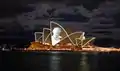 L'Opéra illuminé en hommage à la reine Élisabeth II.