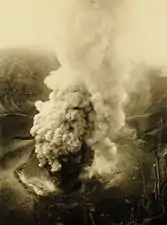 Éruption vers 1920. Photographie de Ohannes Kurkdjian (en).