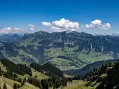 Vue sur la montagne depuis le nord (sommet du Beichle).